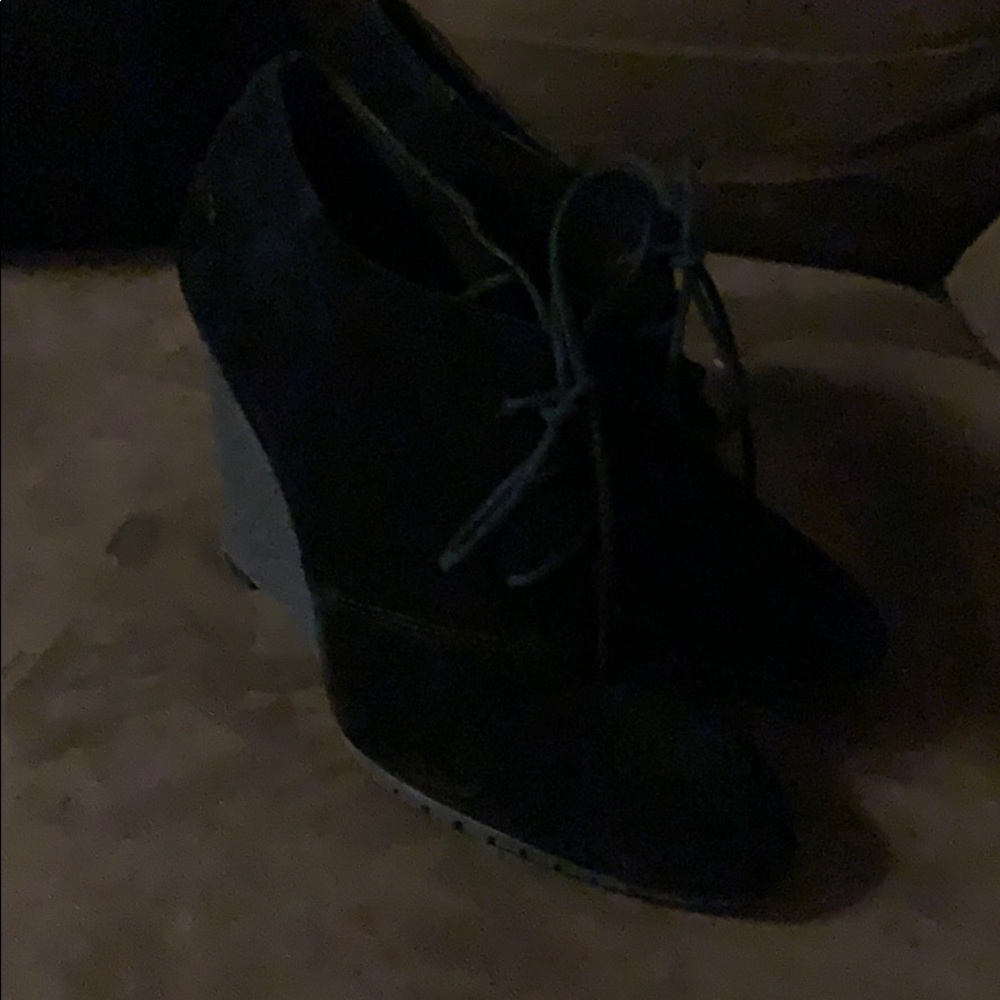 Sam Edelman size 8 wedge suede booties